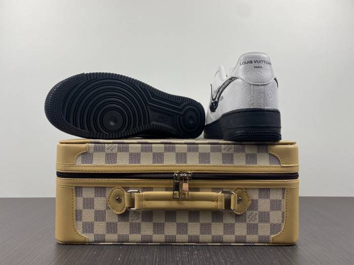 NIKE AIR FORCE SNEAKERS