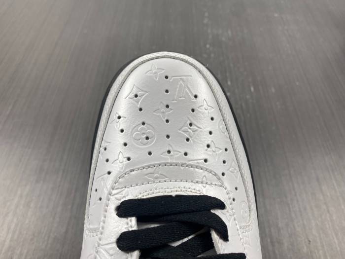 NIKE AIR FORCE SNEAKERS