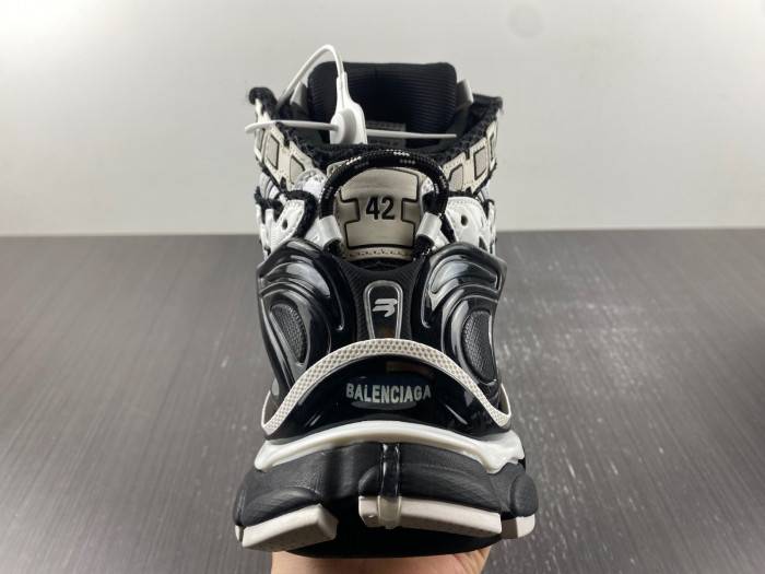 Ba*len*cia*ga -runner high