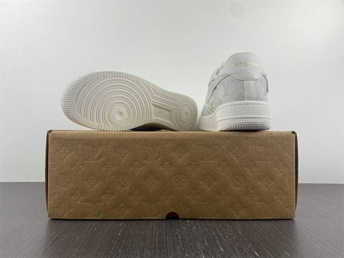 NIKE AIR FORCE 1 07 LOW WHITE GREY LD4631-201