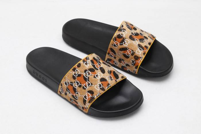 G*u*i slippers leopard print