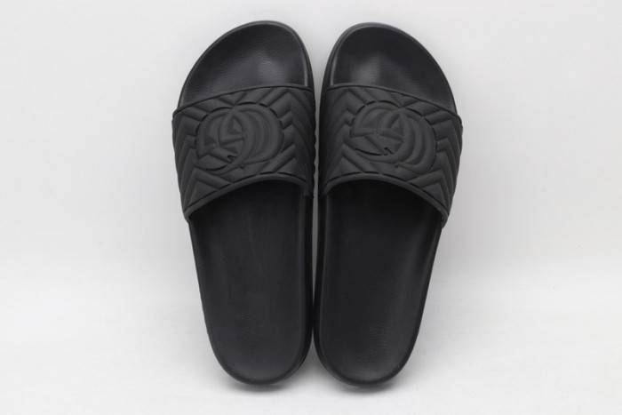 G*u*i slippers all black