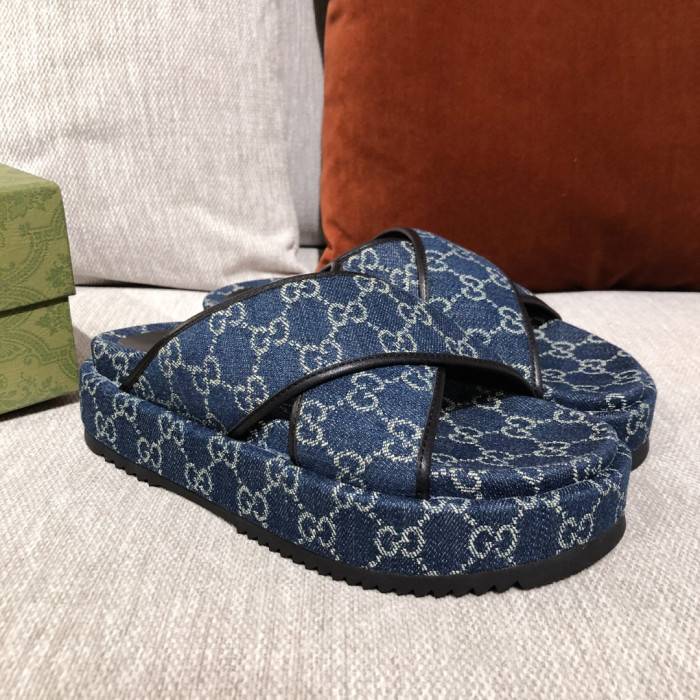 G*u*i slippers