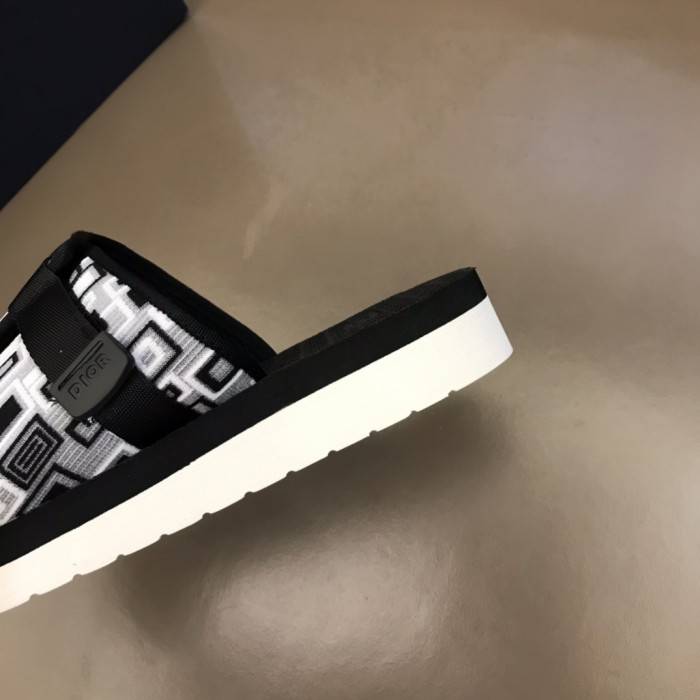 D10R SANDALS