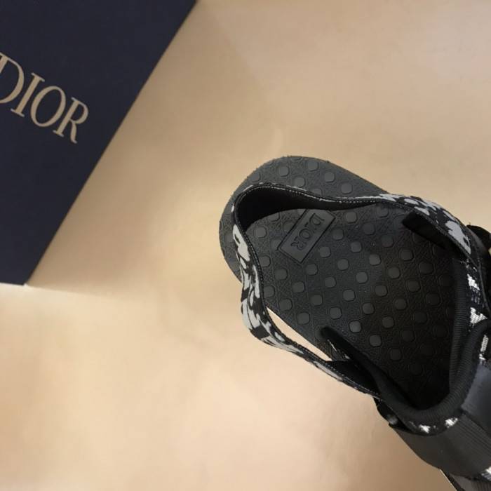D10R SANDALS