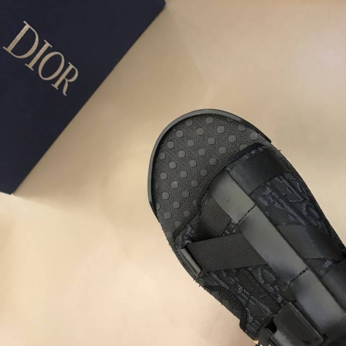 D10R SANDALS