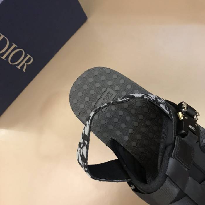 D10R SANDALS