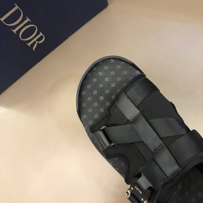 D10R SANDALS