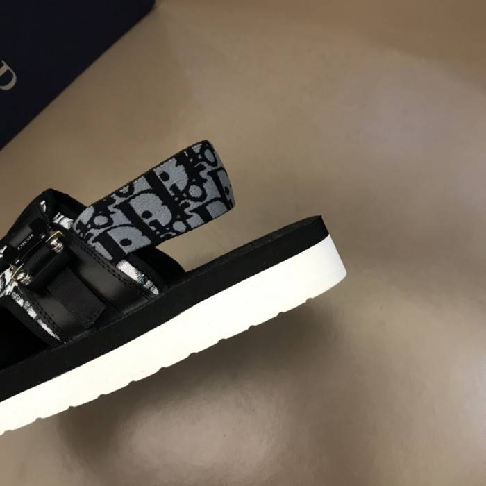 D10R SANDALS