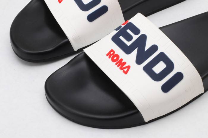 FEND1 SLIPPERS