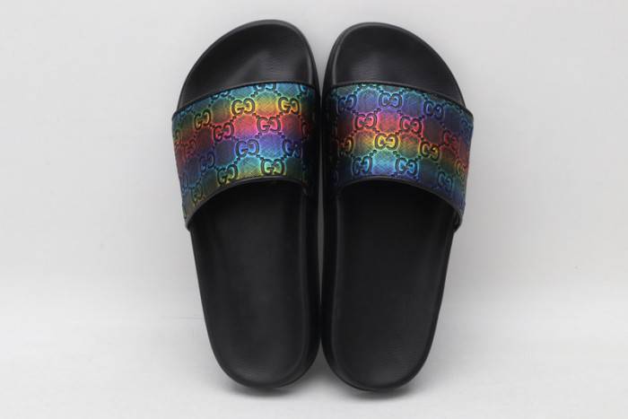 G*u*i slippers