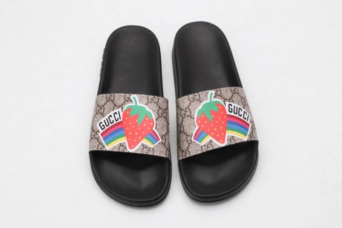 G*u*i slippers