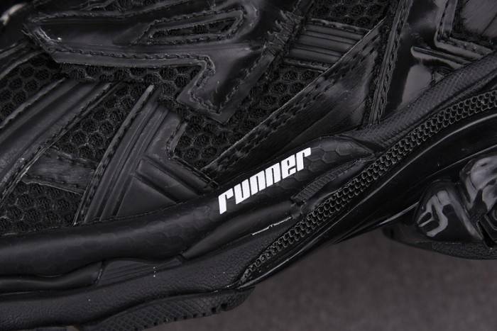 Ba*len*cia*ga -runner