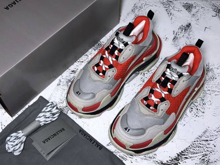 BLCG TRIPLE S TRAINER Grey Red 536737 W09OH 6151
