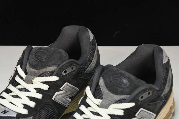 NEW BALANCE Q26 New Balance M2002RHO