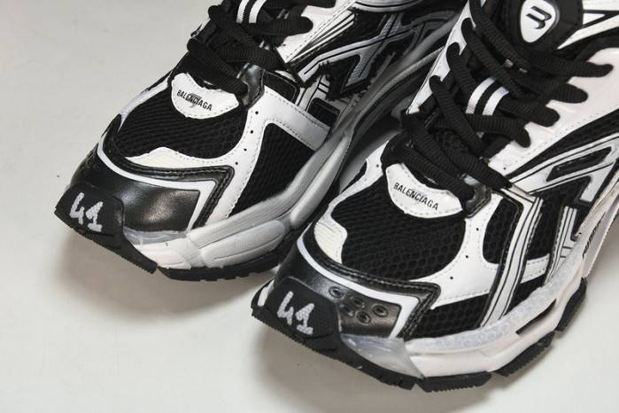 Ba*len*cia*ga -runner