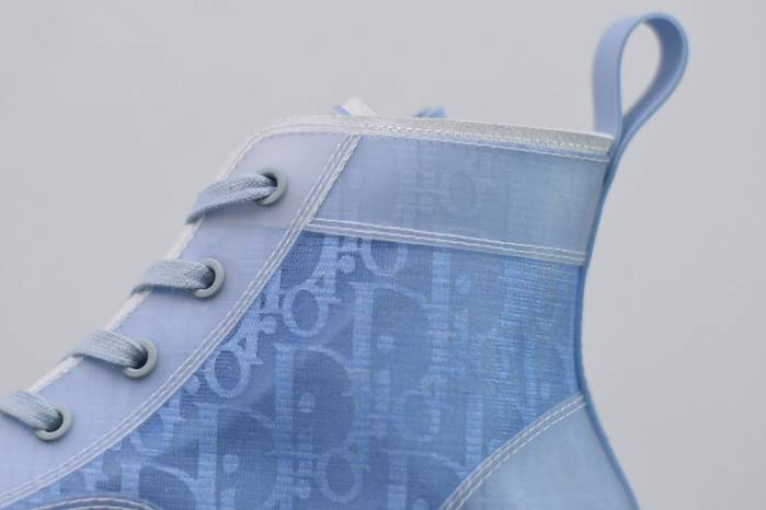 D10R B23 Oblique High Top Sneaker