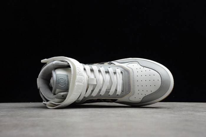 D10R B27 High Top Sneaker