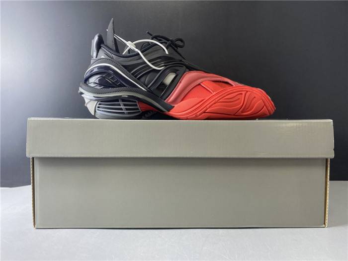 BLCG 5.0 TYREX 20SS RUNWAY RED AND BLACK 617535-W2CB1-1060