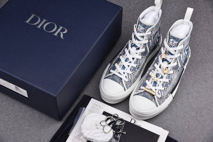 D10R B23 Oblique High Top Sneaker