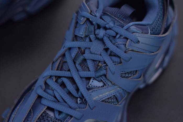 BLCG Track Trainer Dark Navy 542023 W2LA1 4107