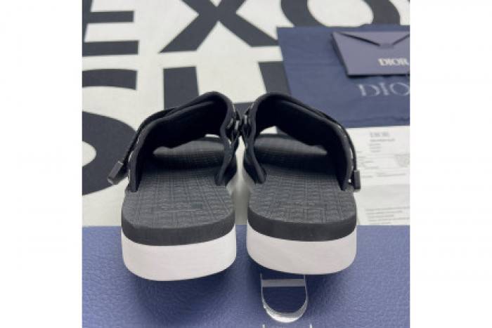 D10R SANDALS