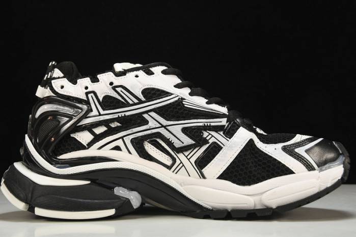 Ba*len*cia*ga -runner