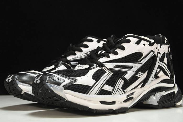 Ba*len*cia*ga -runner