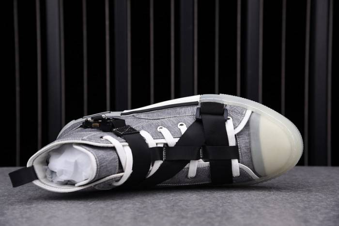 D10R B23 Oblique High Top Sneaker