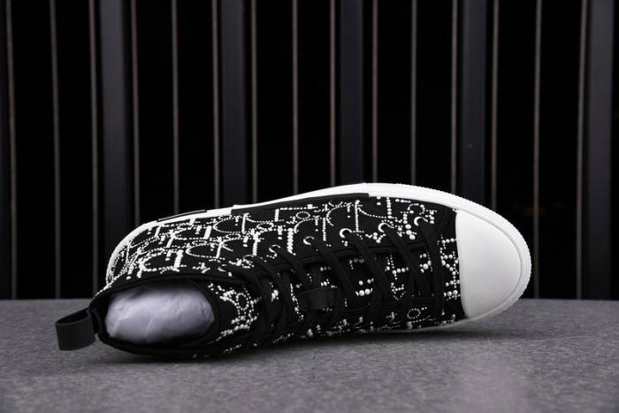 D10R B23 Oblique High Top Sneaker