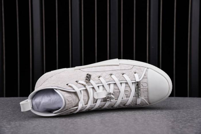 D10R B23 Oblique High Top Sneaker