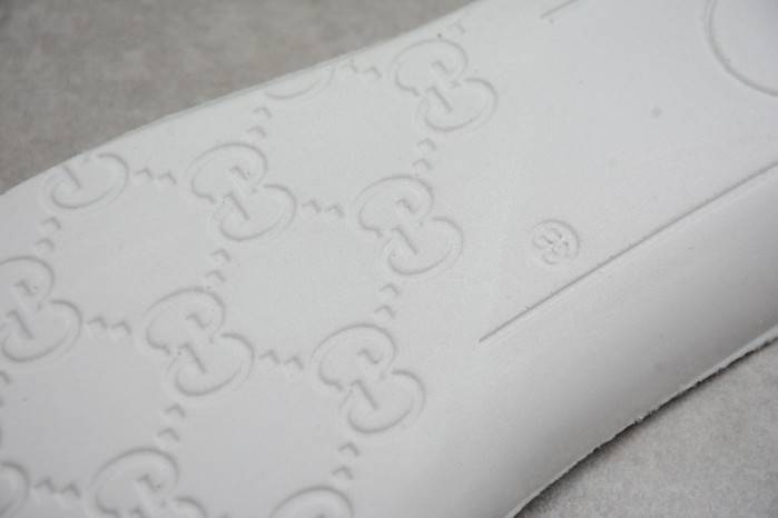 GUCC ACE EMBROIDERED LOW-TOP SNEAKER