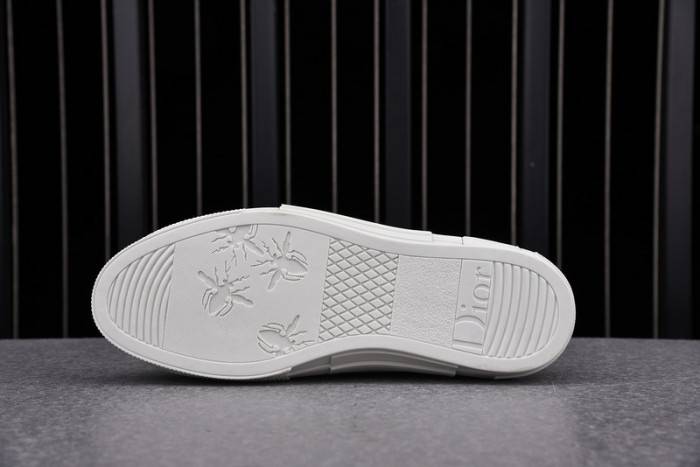 D10R B23 Oblique High Top Sneaker