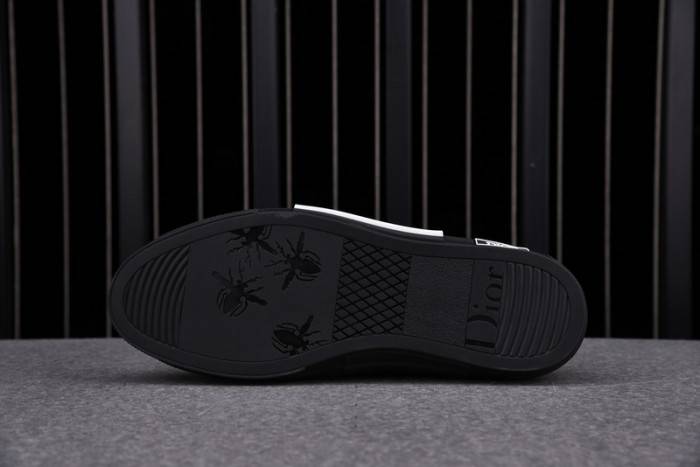 D10R B23 Oblique High Top Sneaker