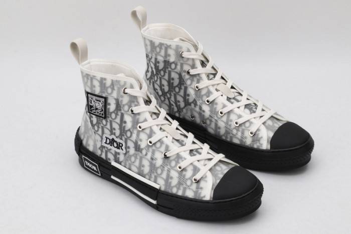 D10R B23 Oblique High Top Sneaker