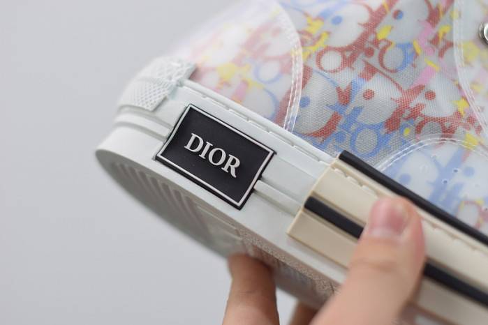 D10R B23 Oblique High Top Sneakers L02N4