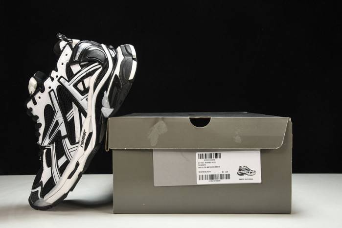 Ba*len*cia*ga -runner