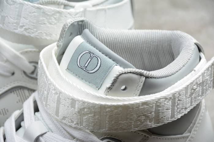 D10R B27 High Top Sneaker