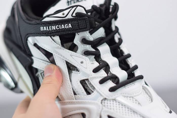 BLCG Track.2 black and white 570391 W2GN3 1090