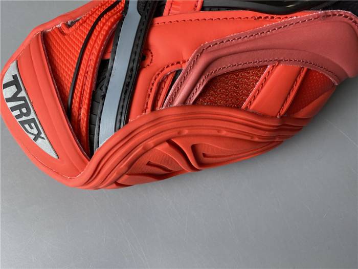 BLCG 5.0 TYREX 20SS RUNWAY RED AND BLACK 617535-W2CB1-1060