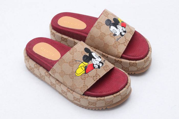G*u*i slippers