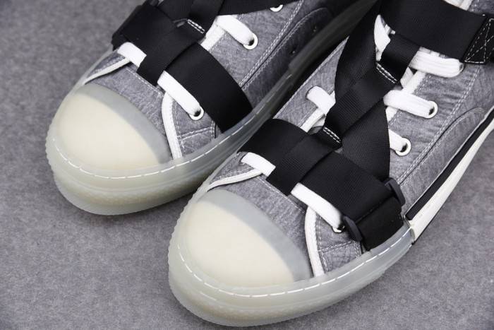 D10R B23 Oblique High Top Sneaker