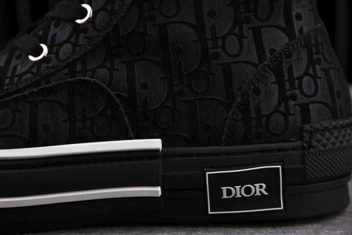 D10R B23 Oblique High Top Sneaker