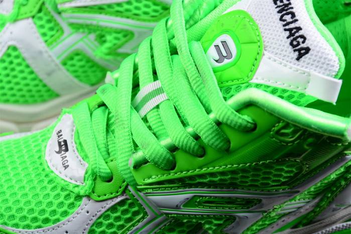 Ba*len*cia*ga -runner