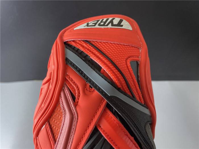 BLCG 5.0 TYREX 20SS RUNWAY RED AND BLACK 617535-W2CB1-1060