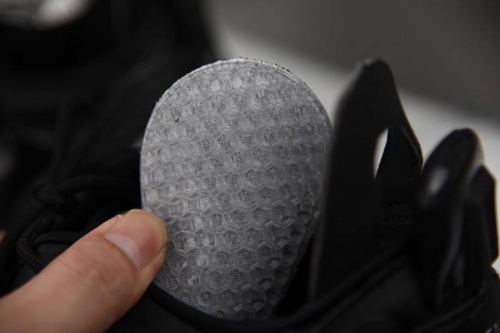 BLCG 5.0 TYREX 20SS RUNWAY 617535-W2CB1-1081