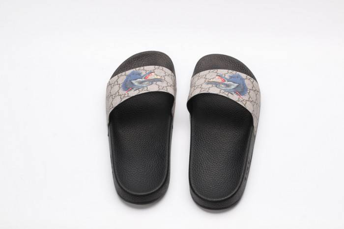 G*u*i slippers