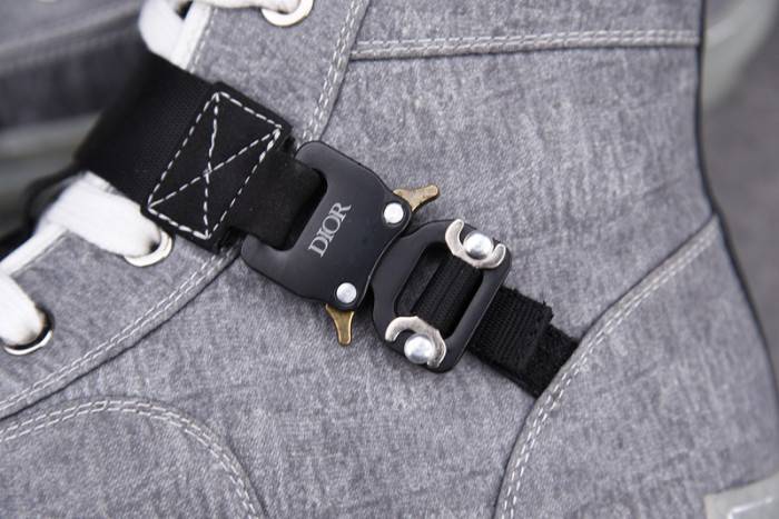 D10R B23 Oblique High Top Sneaker