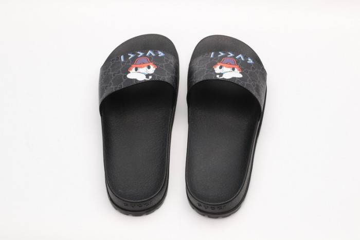 G*u*i slippers
