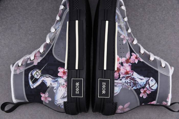 D10R B23 Oblique High Top Sneaker